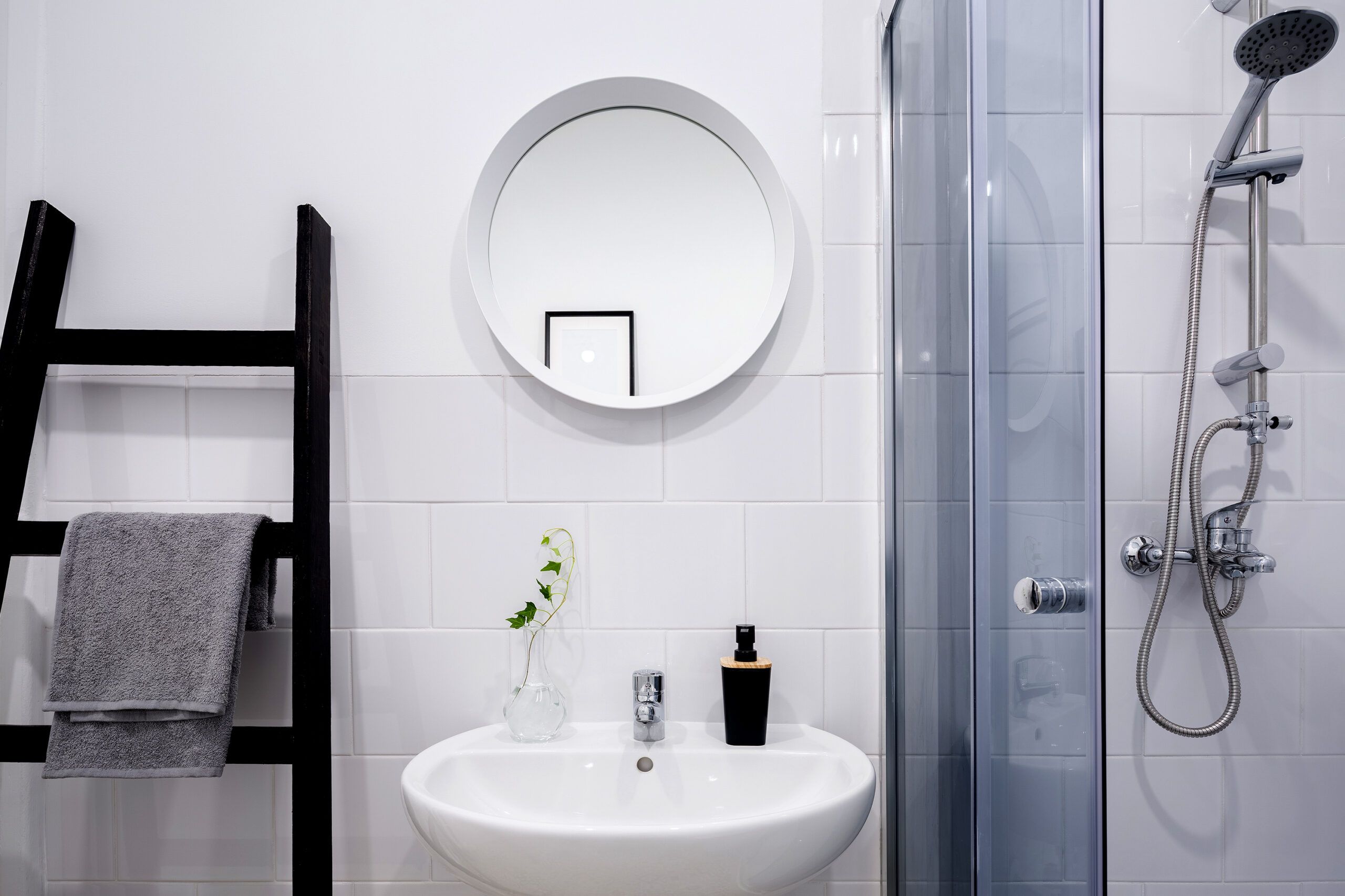 10 Nifty Ways to Fit a Shelf in Your Shower