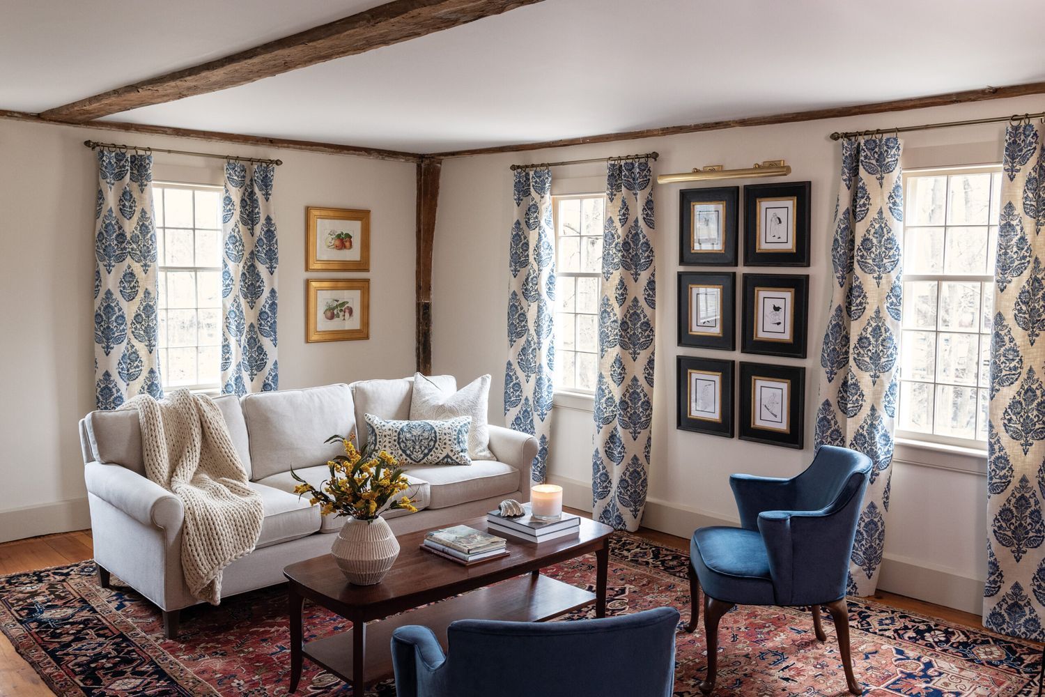 Cozy farmhouse livingroom