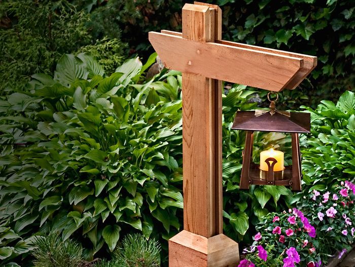 garden pathway lamppost