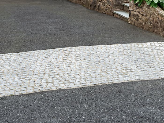 cobblestone driveway apron