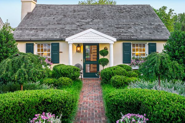 Adding Curb Appeal With Modern Cedar Railing