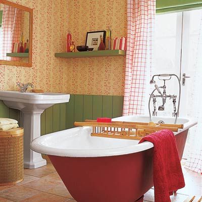 A bathroom accenting its architecture with paint.