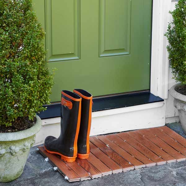  A sheltered entry doormat made from flooring scraps.