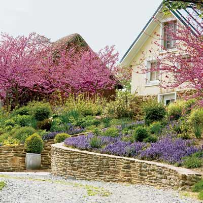 Image of a retaining wall made out of masonry/stone