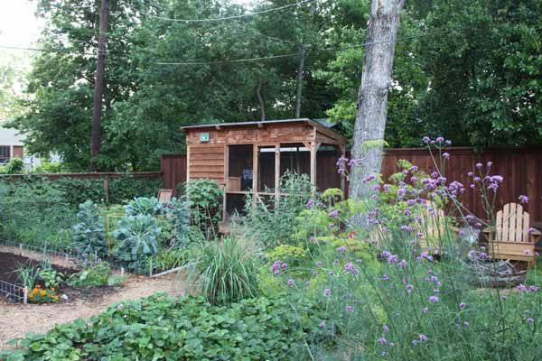 A chicken coop with an ourdoor space.