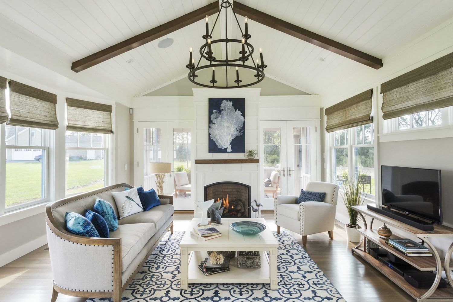 07_lofty_living_room