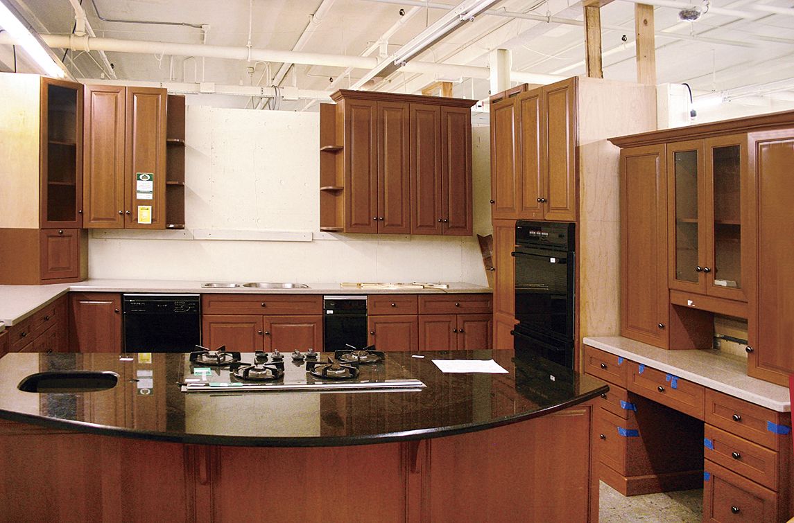 Traditional kitchen cabinet style