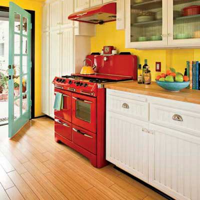 yellow accent wall in kitchen