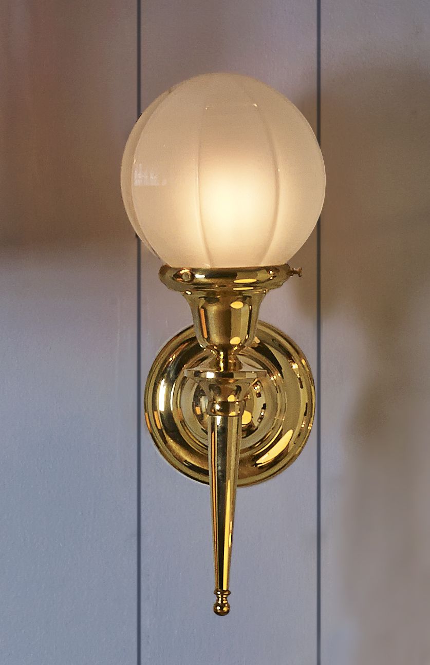 Colonial revival light