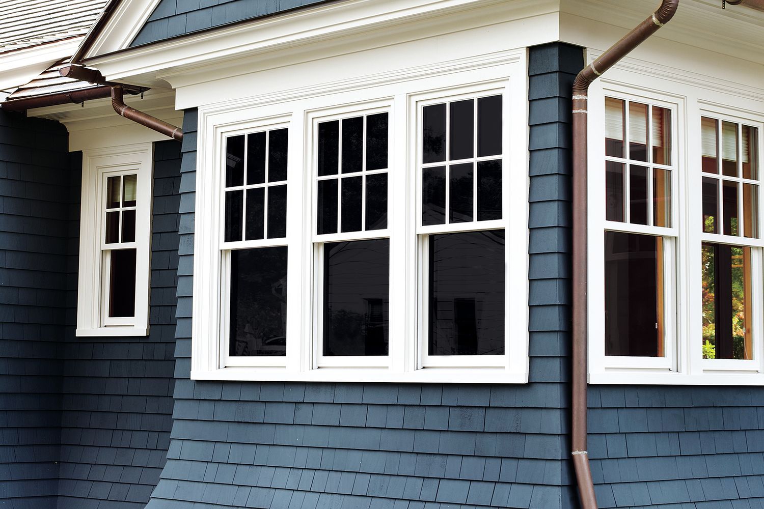 2011_06_gallery_blue_house