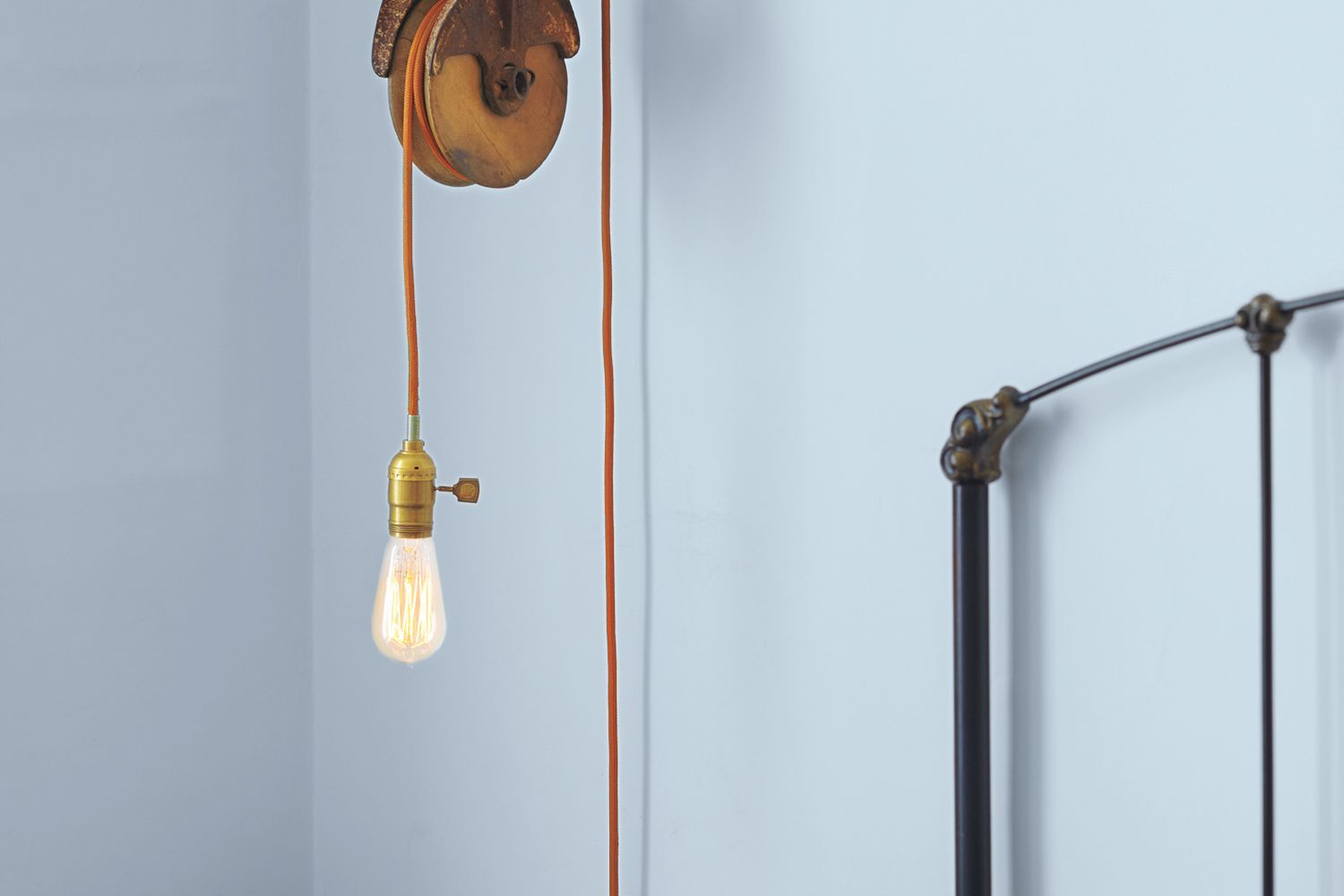 Barn pulley light fixture