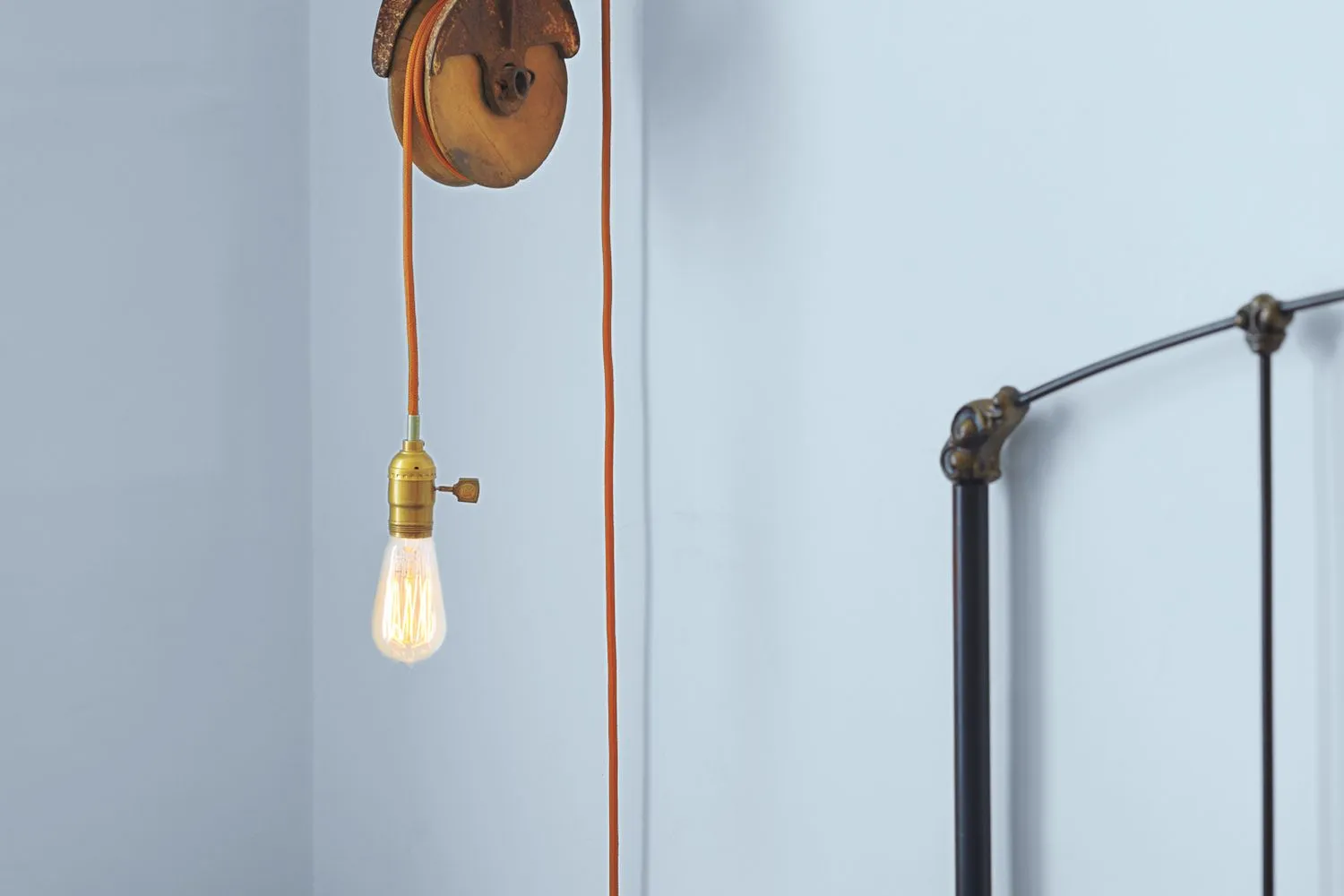 Barn pulley light fixture