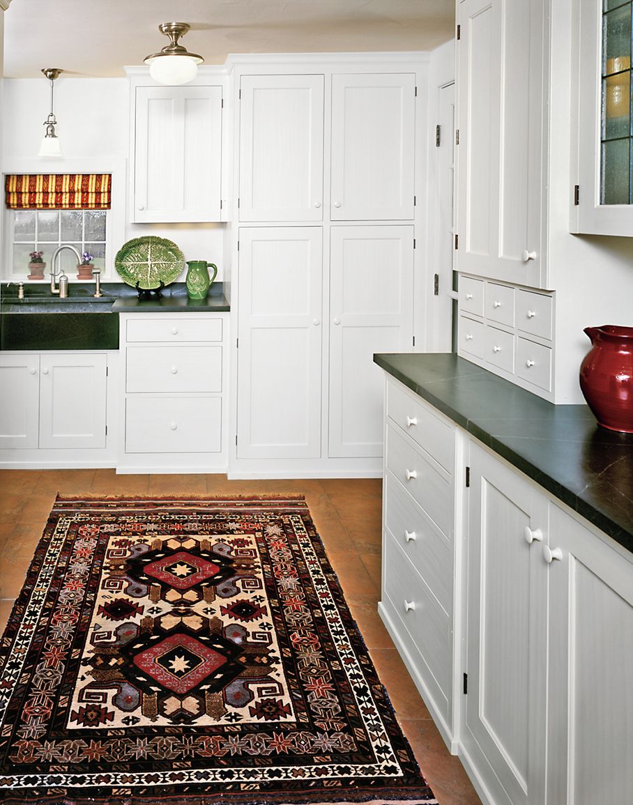 Colonial kitchen cabinet style