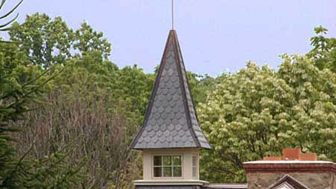 A building with a pointed cupola on top of it.