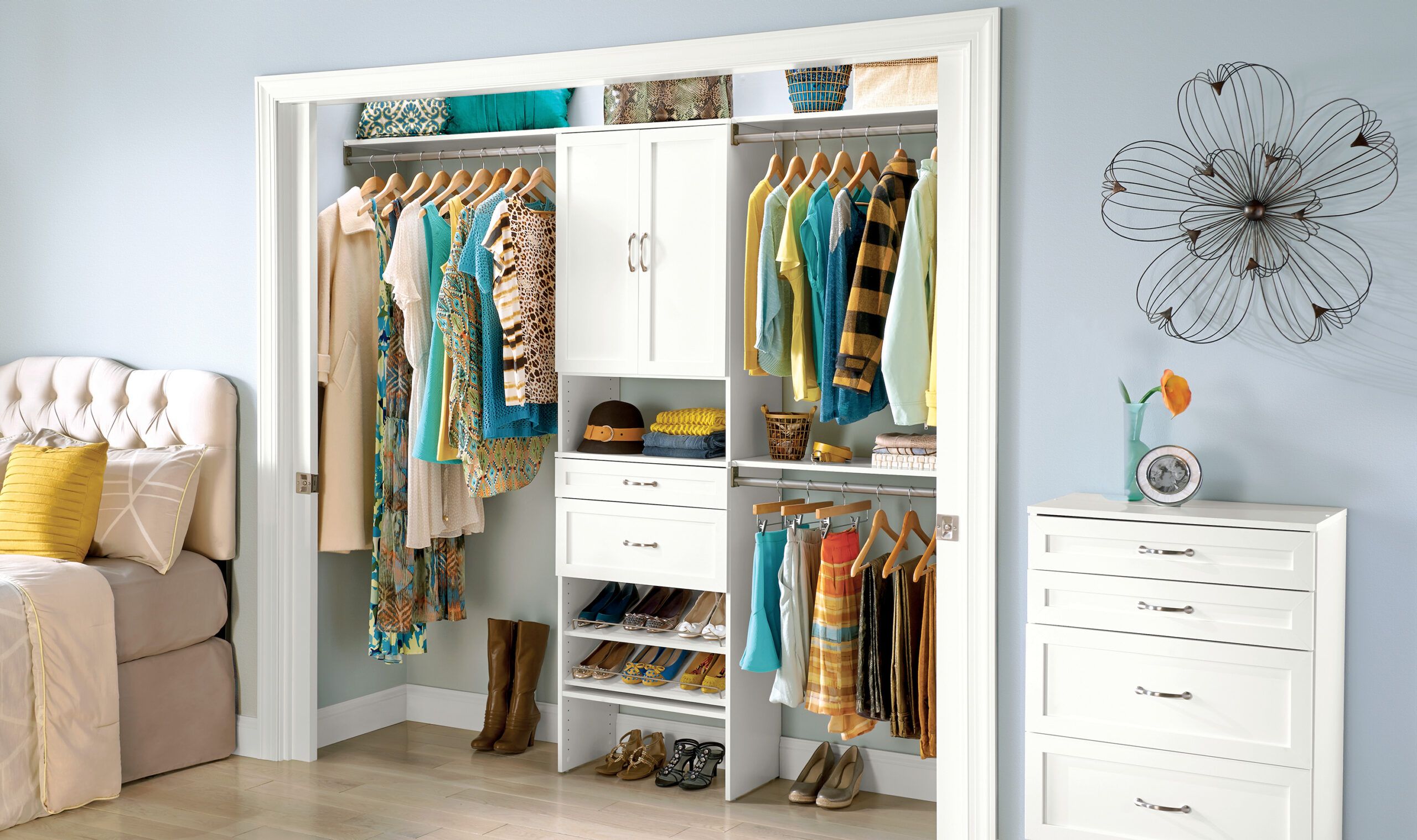 Closet Organization in 7 Steps - une femme d'un certain âge