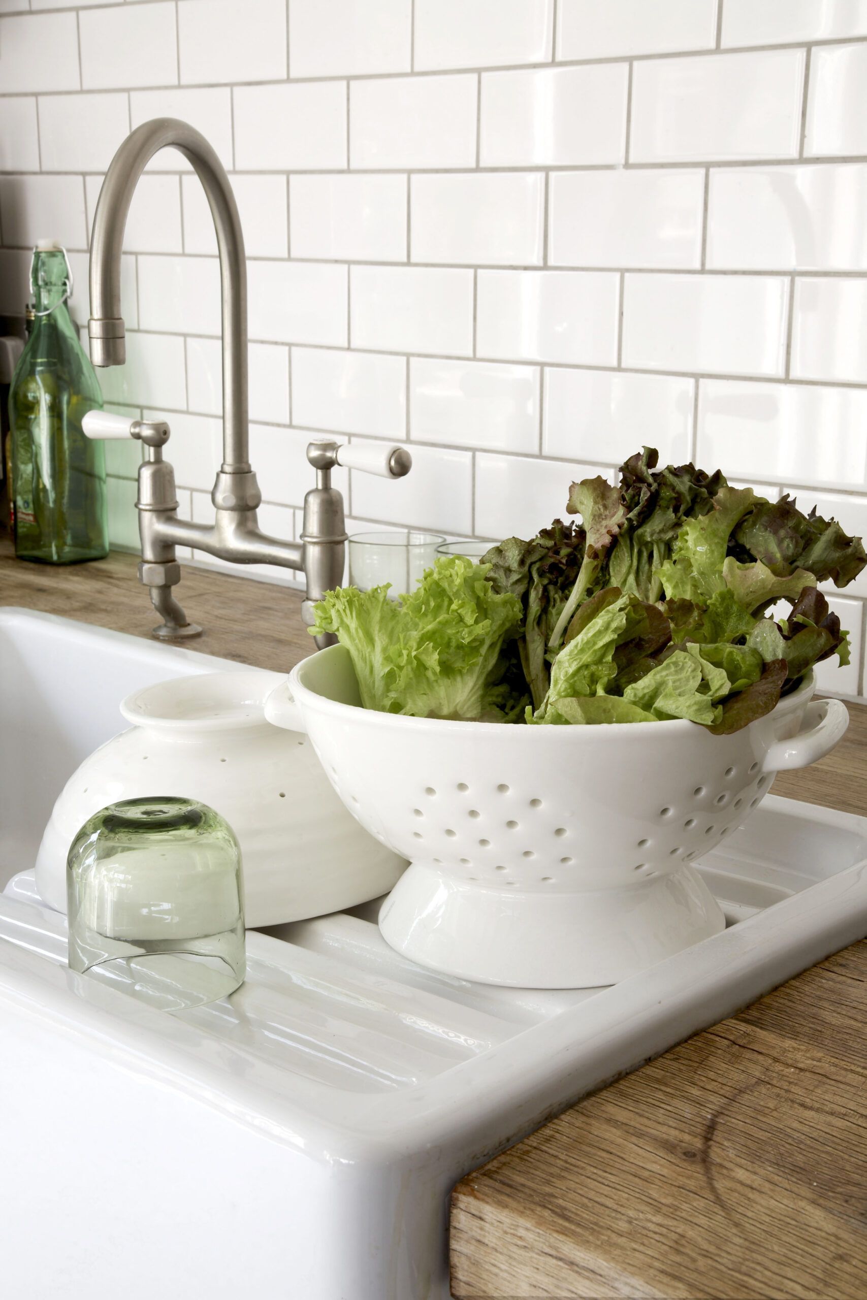 https://s42814.pcdn.co/wp-content/uploads/2019/12/gallery_kitchen_sink_tile_white-scaled.jpg.optimal.jpg