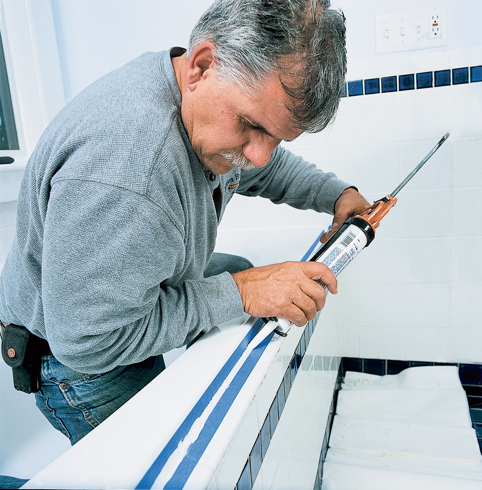 Tom Silva updates a bathtub with fresh caulk.