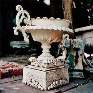 A tazza style garden urn.