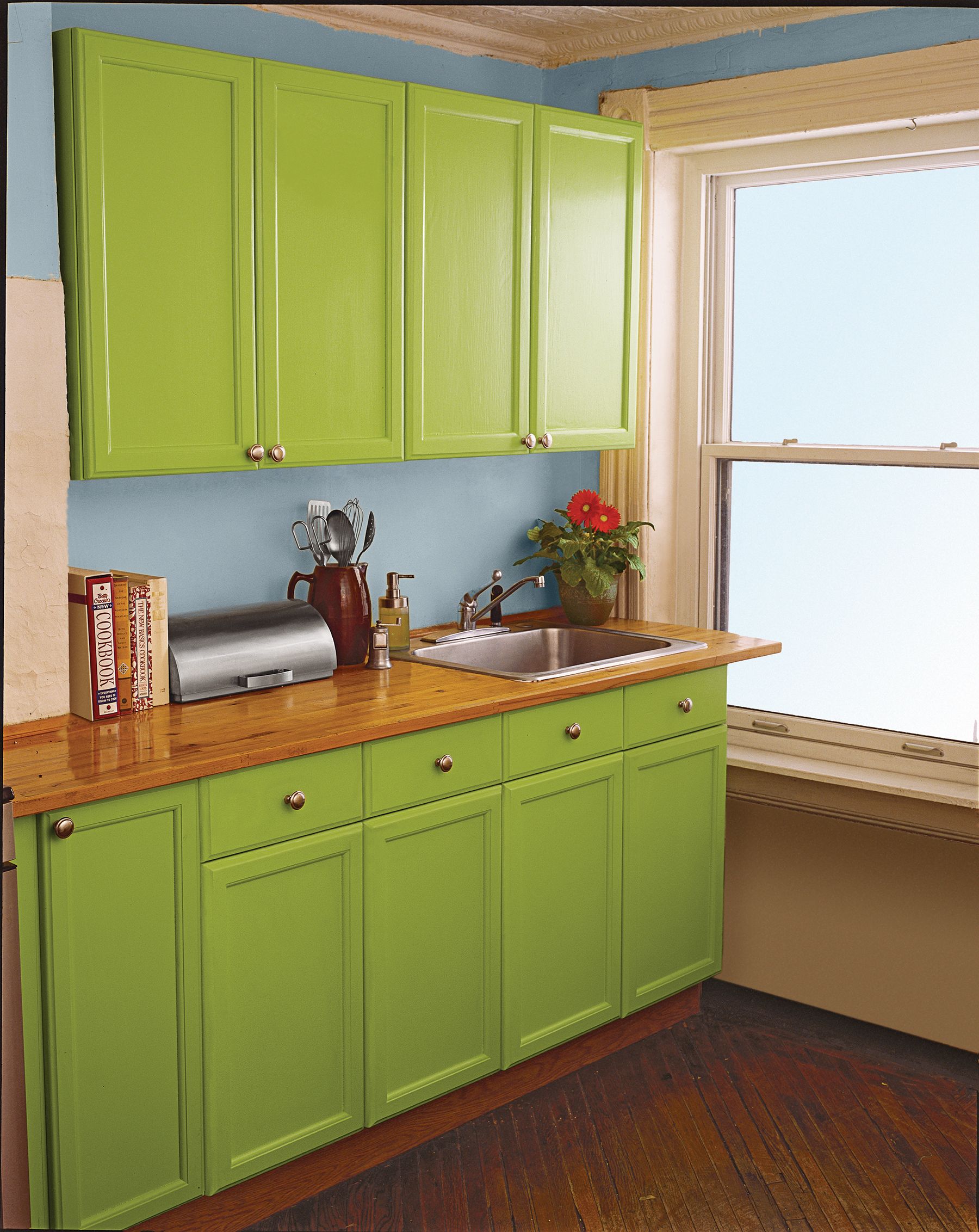 green_kitchen_cabinets