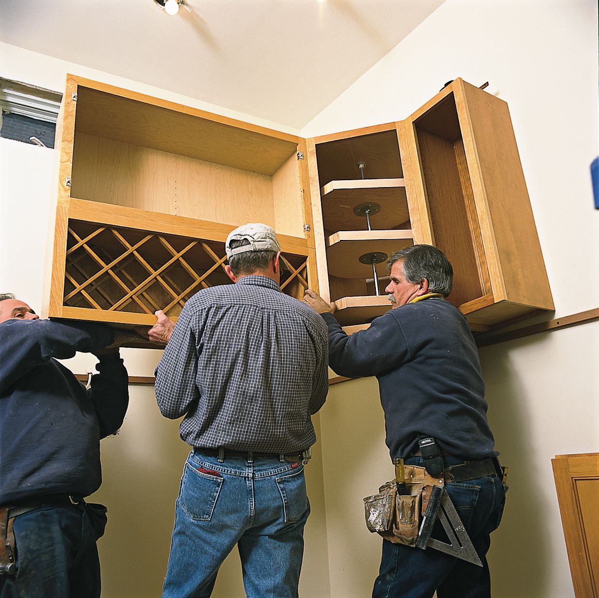 Hanging the Upper Cabinets