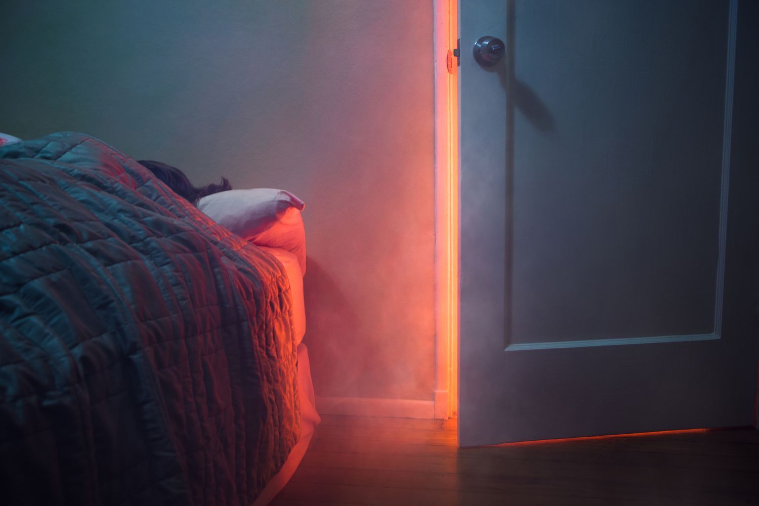 hs_gettyimages_smoke_under_door