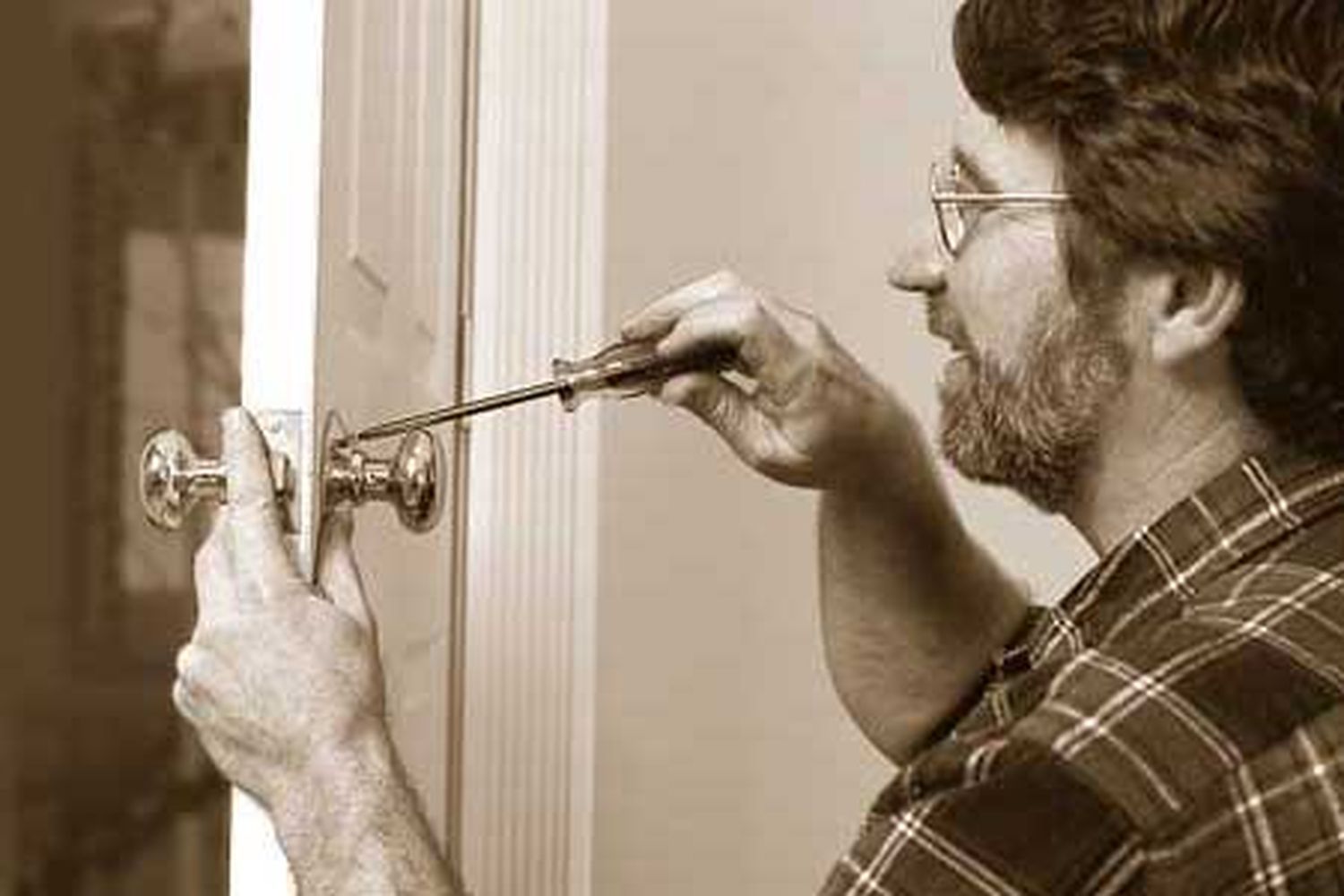 installing_lockset_toutX