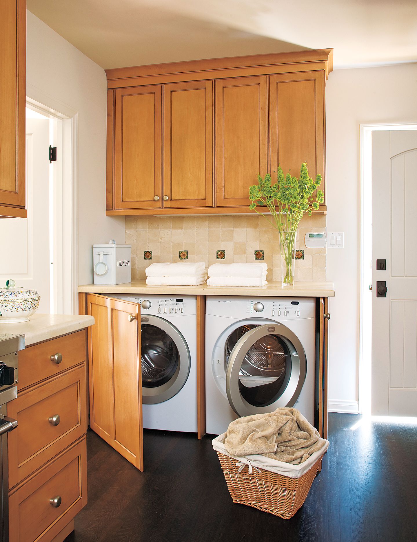 How To Make An Easy DIY Countertop For Laundry Room