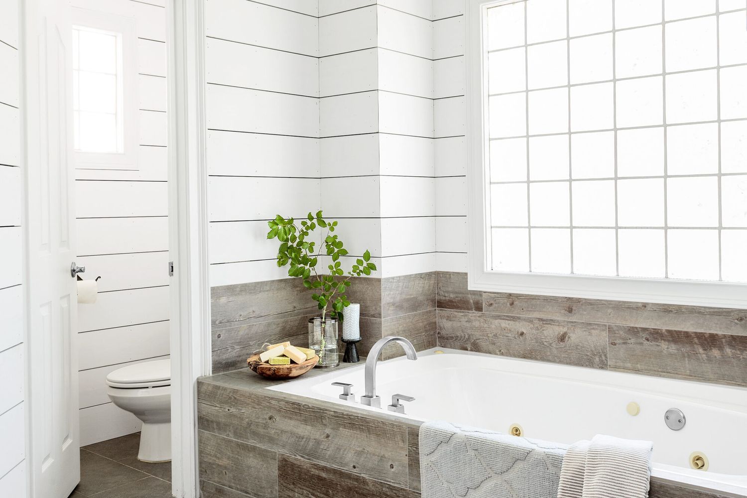 looks_shiplap