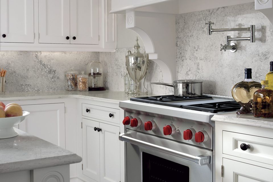 Pro style range in modern kitchen.
