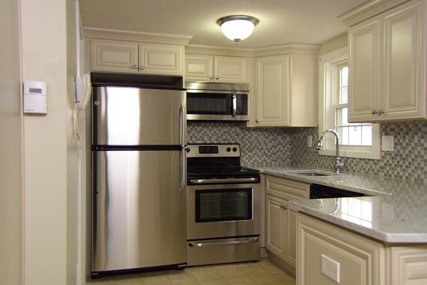 The budget-friendly makeover kitchen after adding finishing touches.