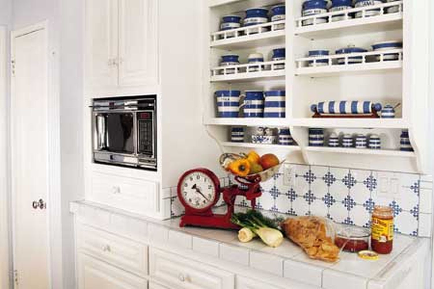 Microwave placement in kitchen