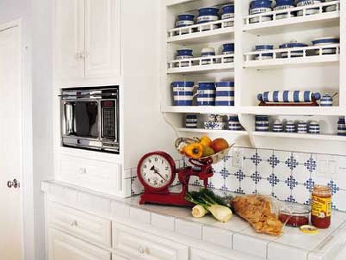 Microwave placement in kitchen