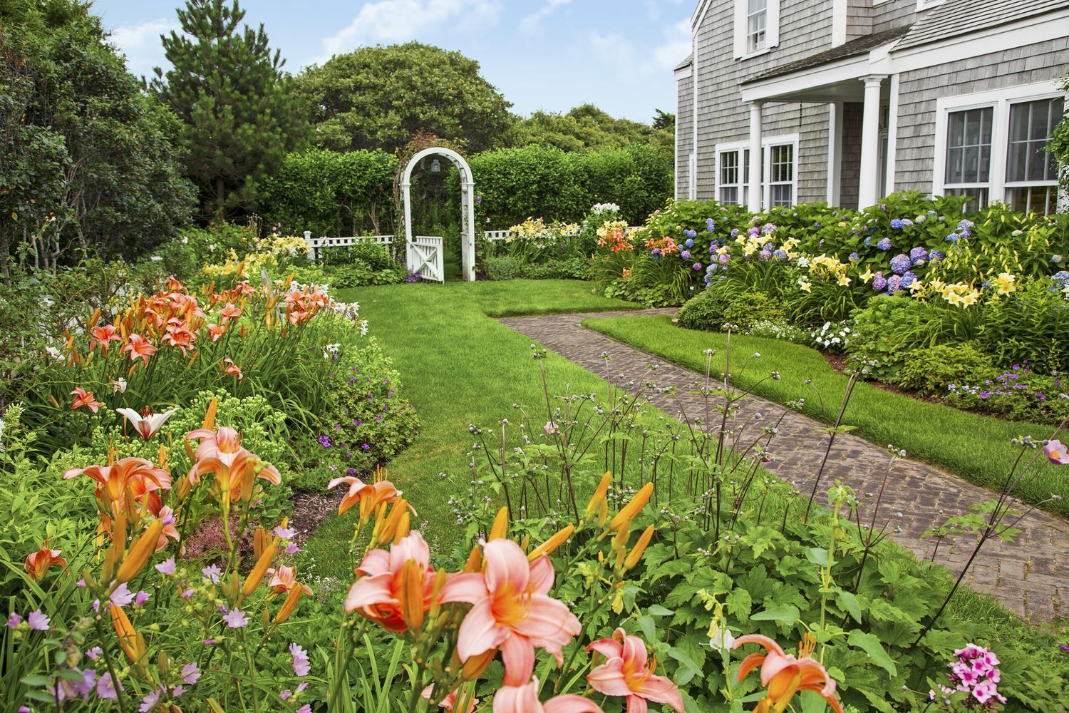 perennial_garden_brick_path