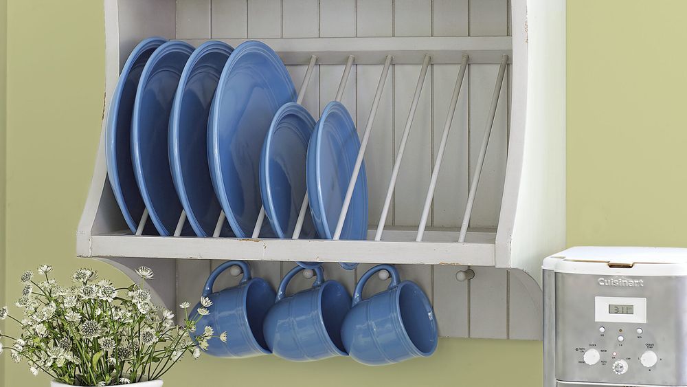 Plate rack in the kitchen