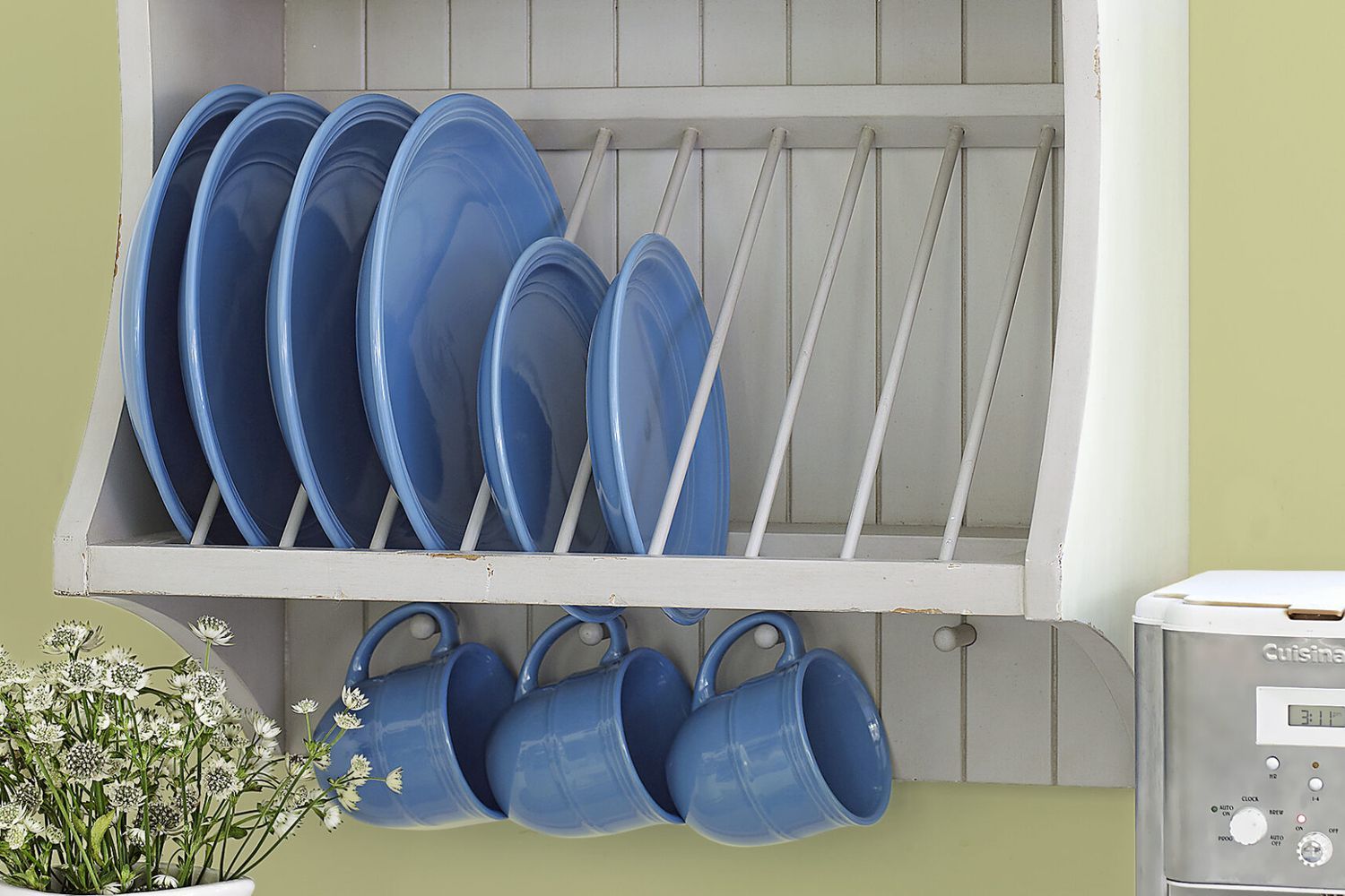 Plate rack in the kitchen