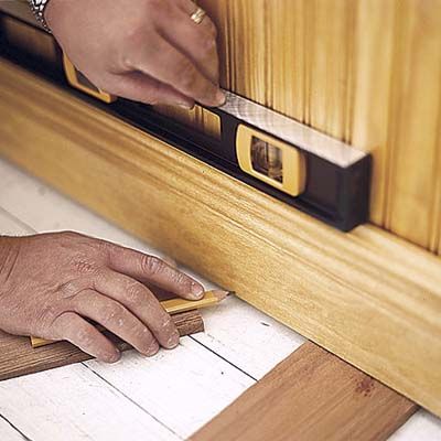 leveling the a wainscoting board on the floor