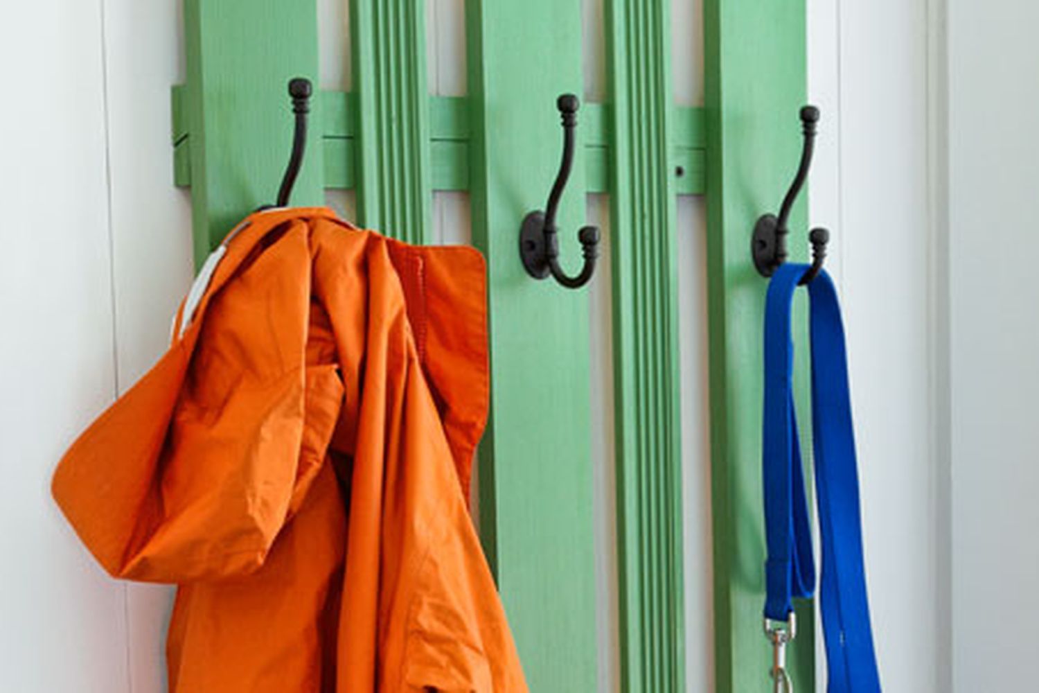 Wall-mounted coatrack