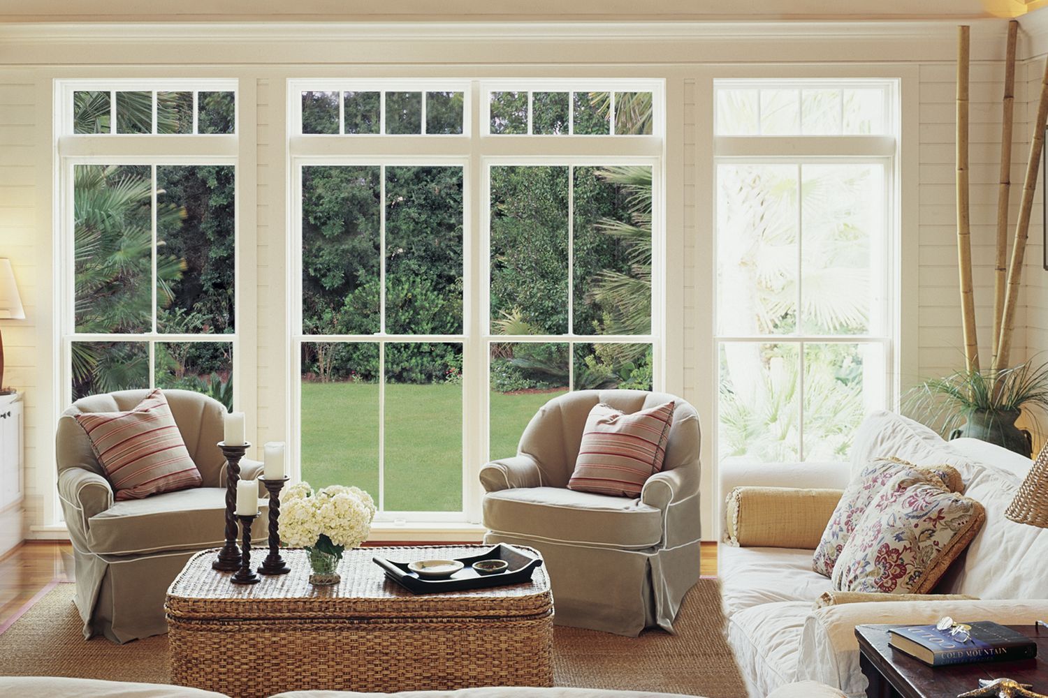 Living room with four wooden windows.