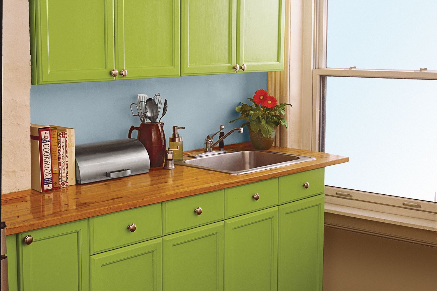 green_kitchen_cabinets