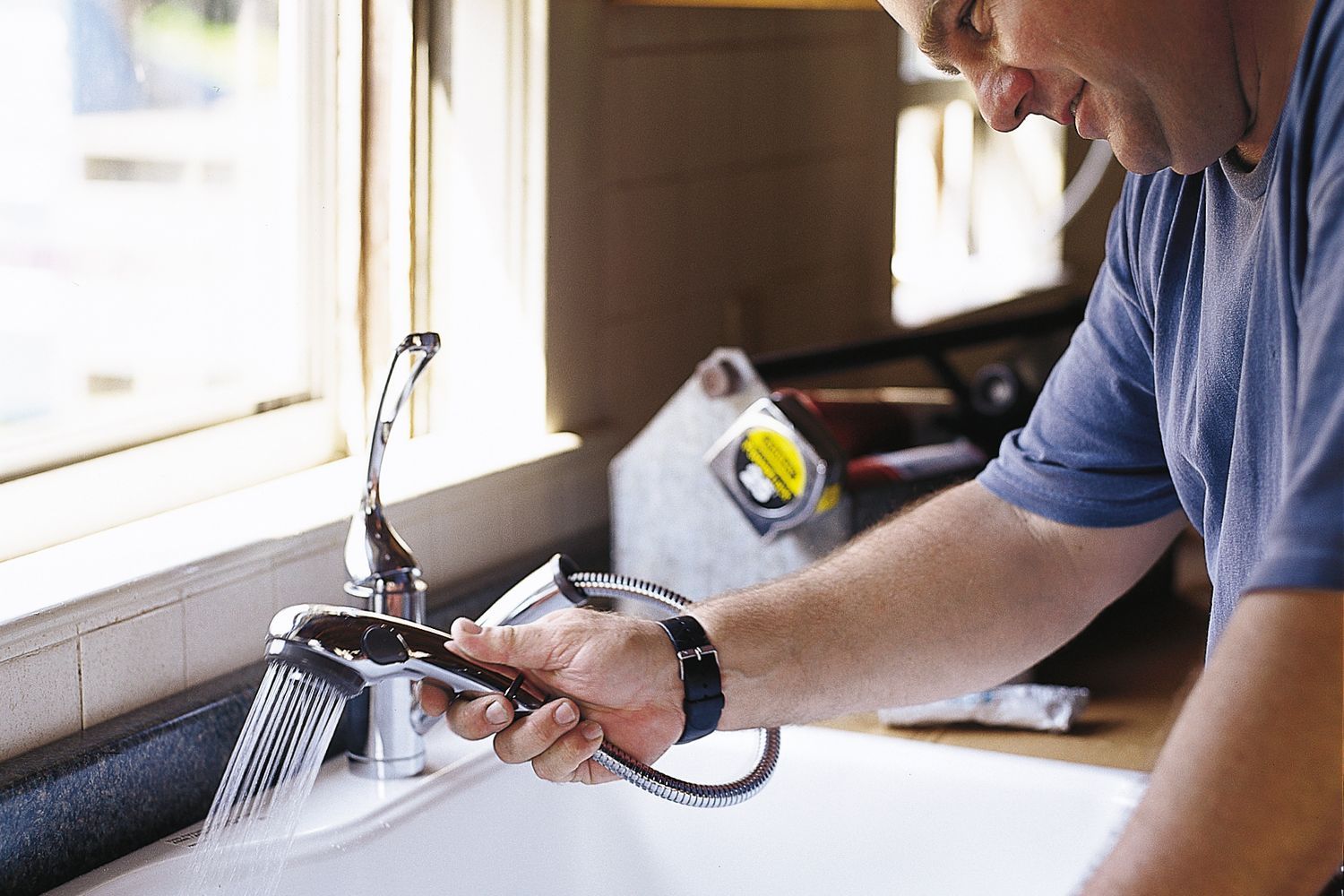 Richard Trethewey fixes a common kitchen plumbing problem in the sink.