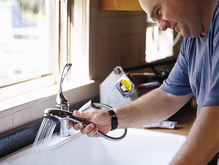 Richard Trethewey fixes a common kitchen plumbing problem in the sink.