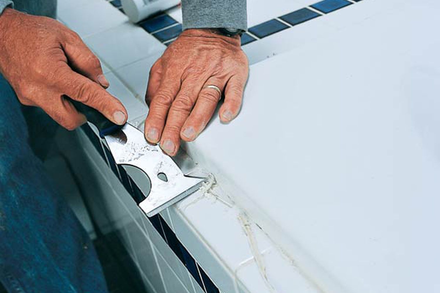 removing_caulk