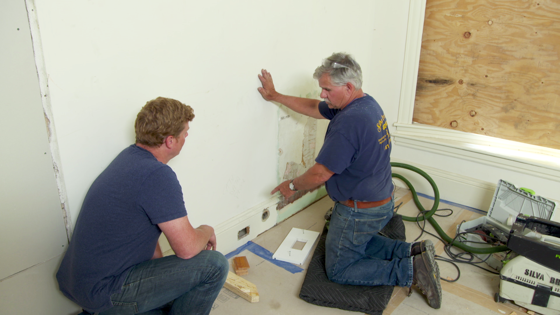 S35 E6: Tom Silva shows Kevin O'Connor how to patch baseboards with a Dutchman