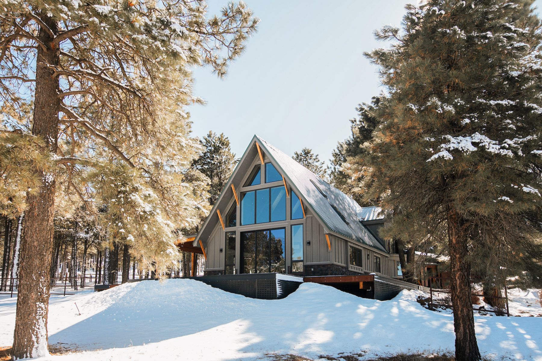 A house with cabin chic siding.