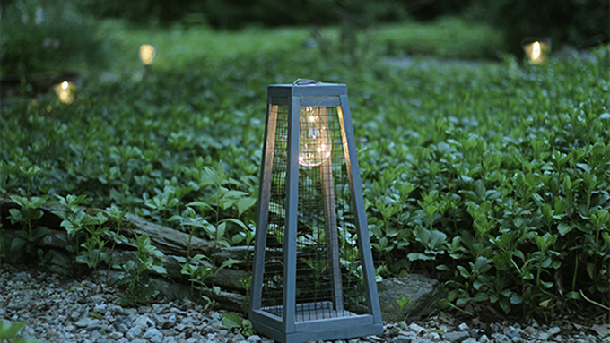 DIY_Solar_Lantern_by_House_One_Tout_560x359