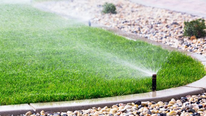 Lawn_Sprinkler_iStock_480651803