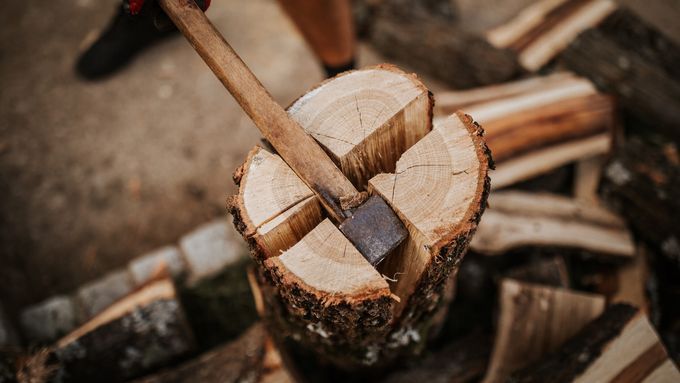 Splitting wood with an axe