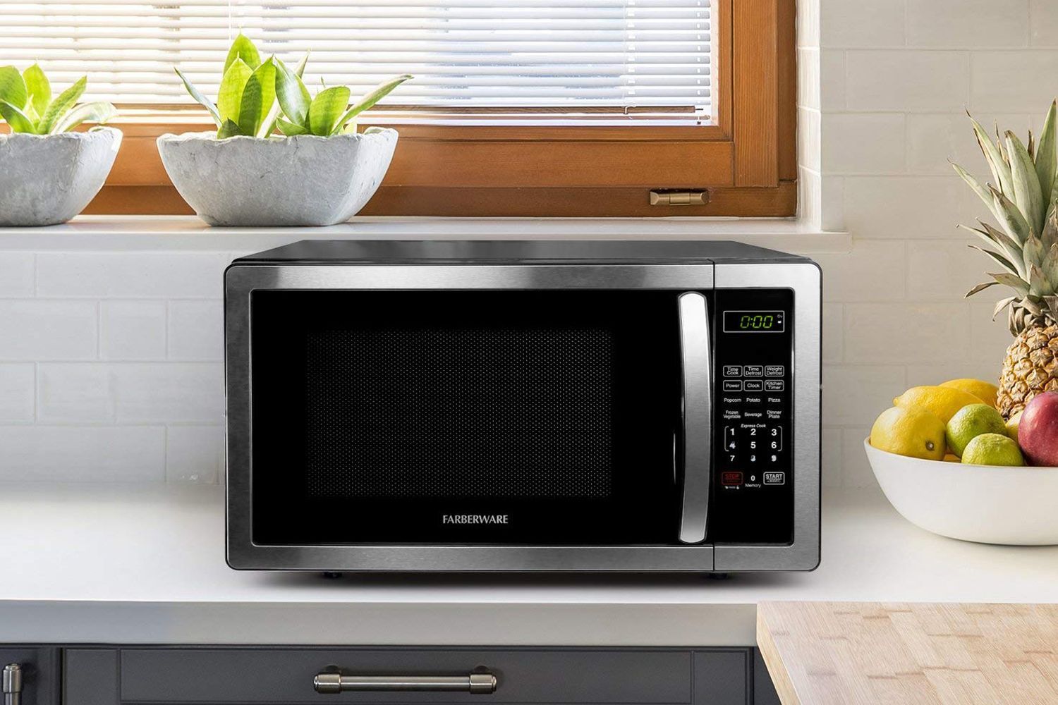 how_to_clean_a_microwave_crop