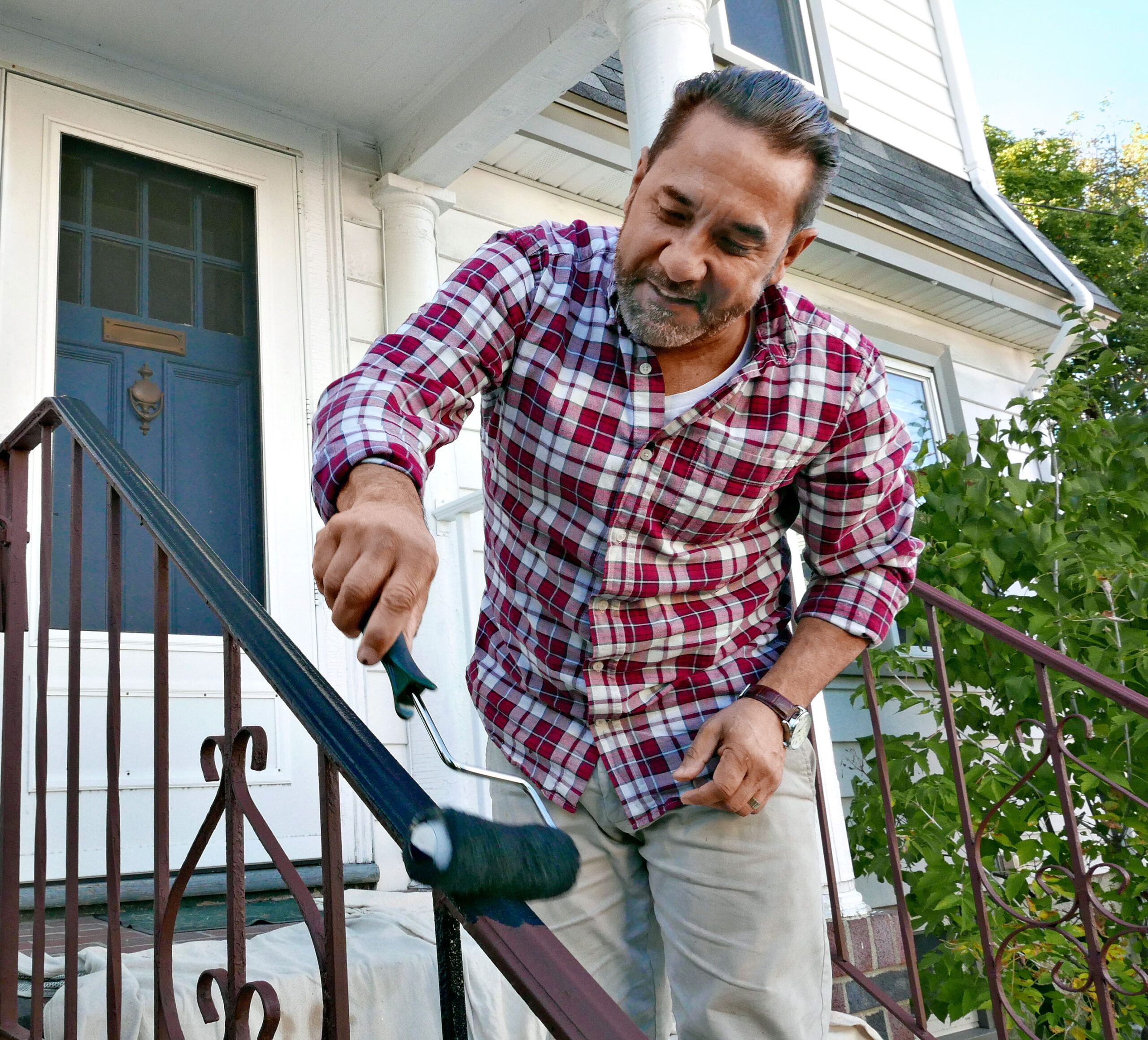 How To Repaint a Rusty Metal Hand Rail