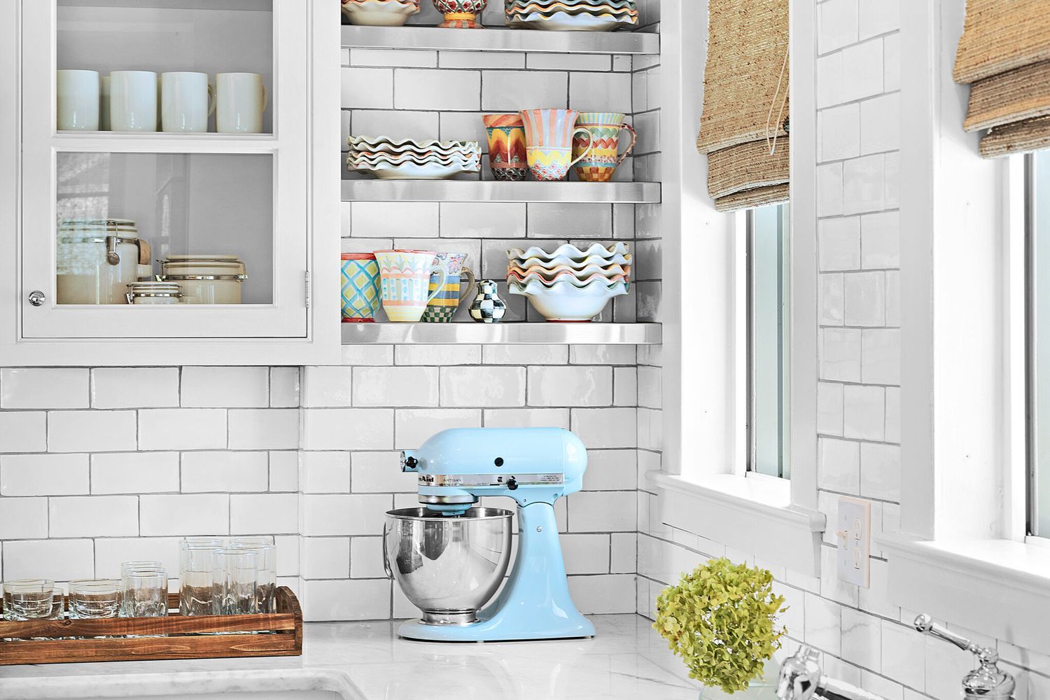 a kitchen with tile walls that contain grout